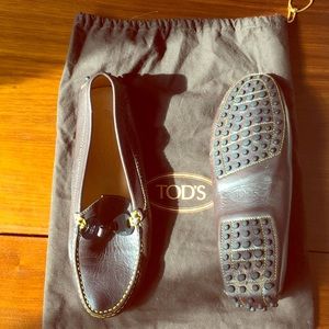 Tod’s driving loafers